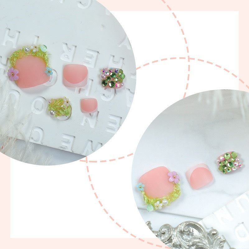 Artificial nail set with floral 3D details and glitter embellishments Bowlift
