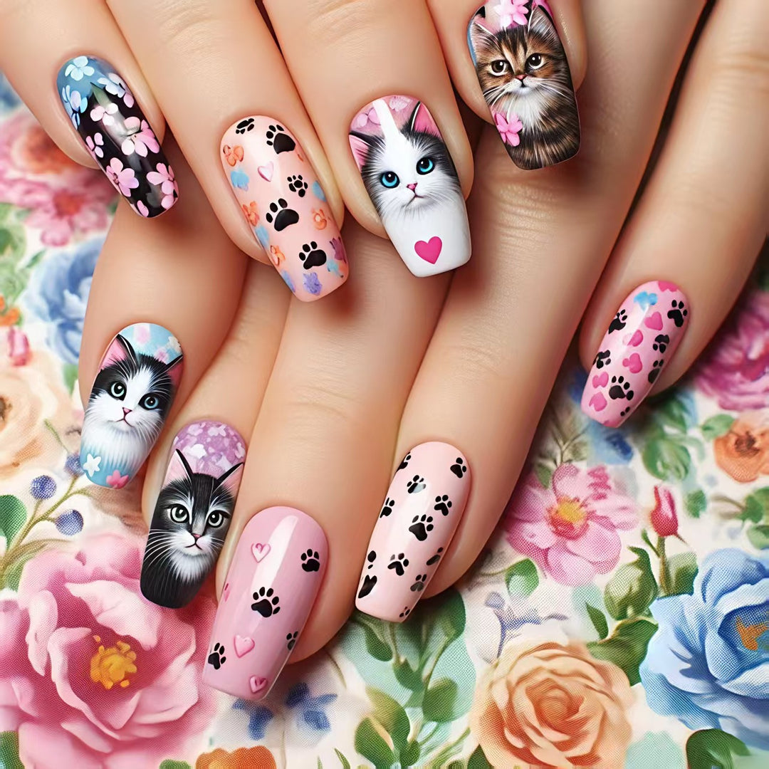 Creative artificial nails with playful cat pattern Bowlift