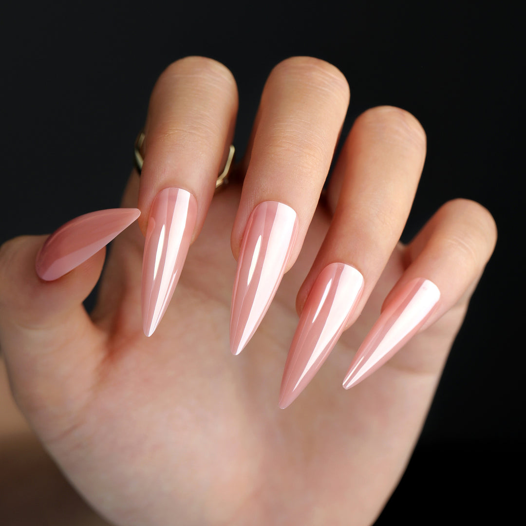Artful Stiletto Nails with High Gloss Finish Bowlift