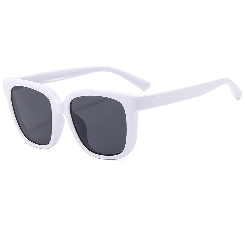 Ladies Cat-Eye Sunglasses with elegant and modern frame Bowlift