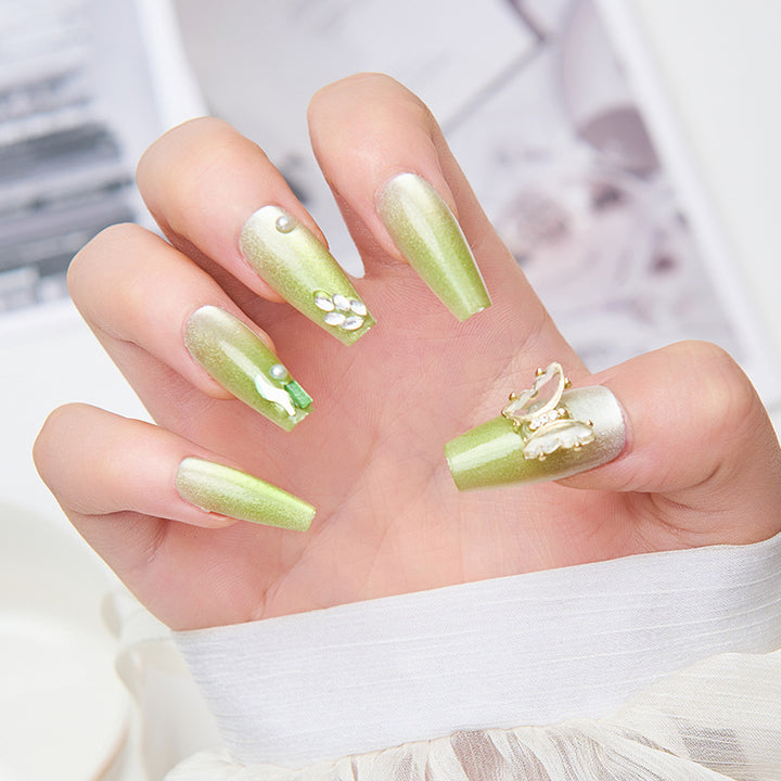 Artificial nails with butterfly accents and glitter details Bowlift