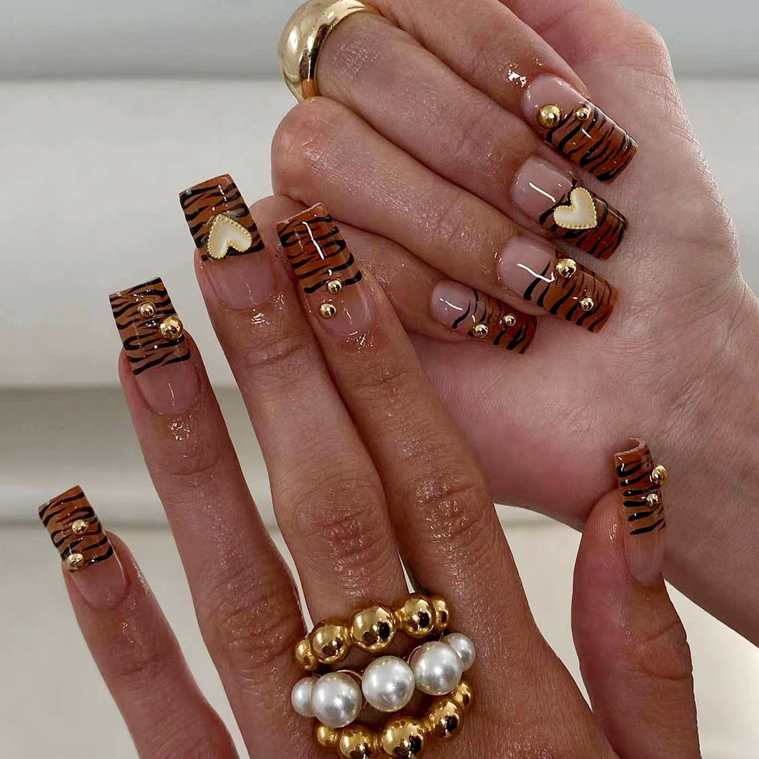 Artful Stylish Nail Art Bowlift