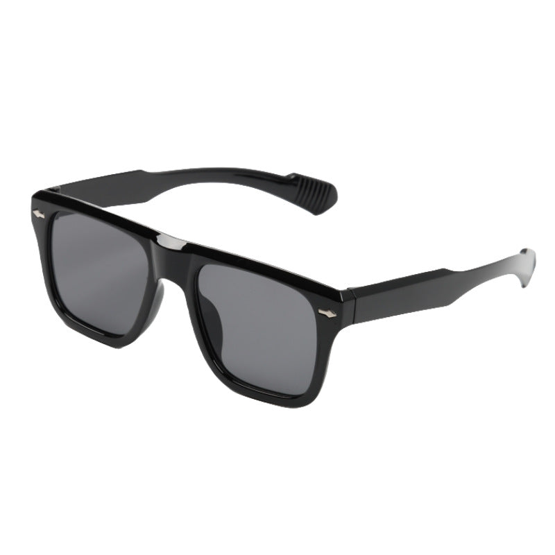 Ladies stylish sunglasses in modern oversized design Bowlift