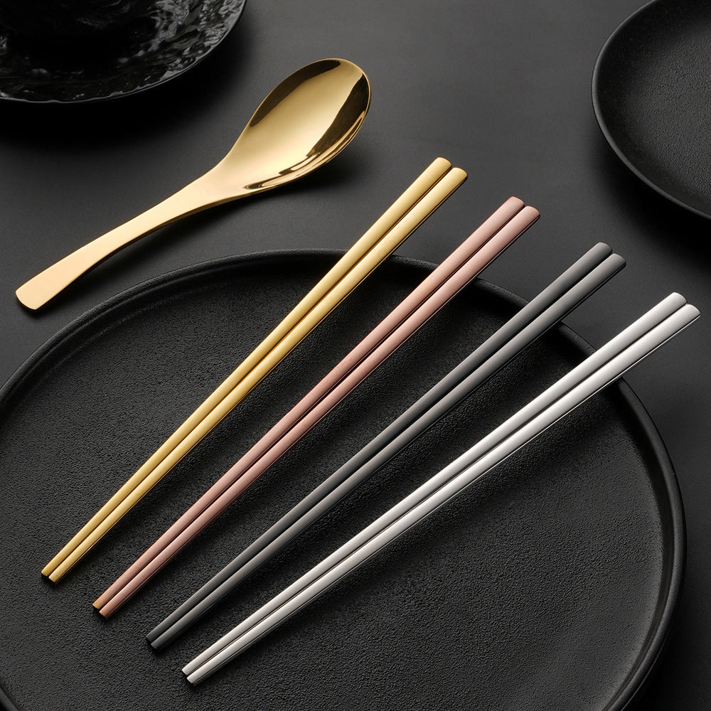 Elegant spoon with ergonomic design and polished surface Bowlift