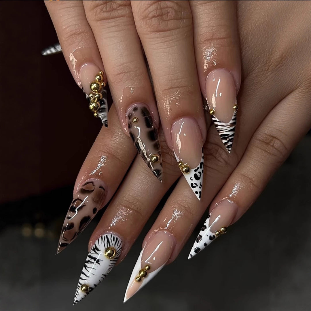Artificial nails with floral 3D applications Bowlift