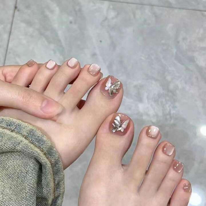 Heart-Embellished Press-On Toe Nails Bowlift