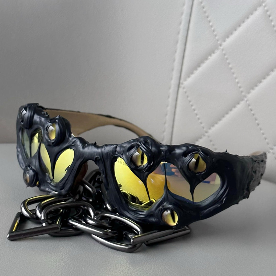 Ladies extravagant sunglasses with unique frame and eye-catching detail Bowlift