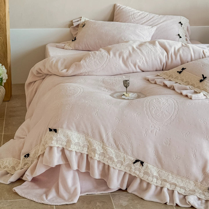 Vintage-Inspired Jacquard Medallion Ruffle Duvet Cover Ensemble