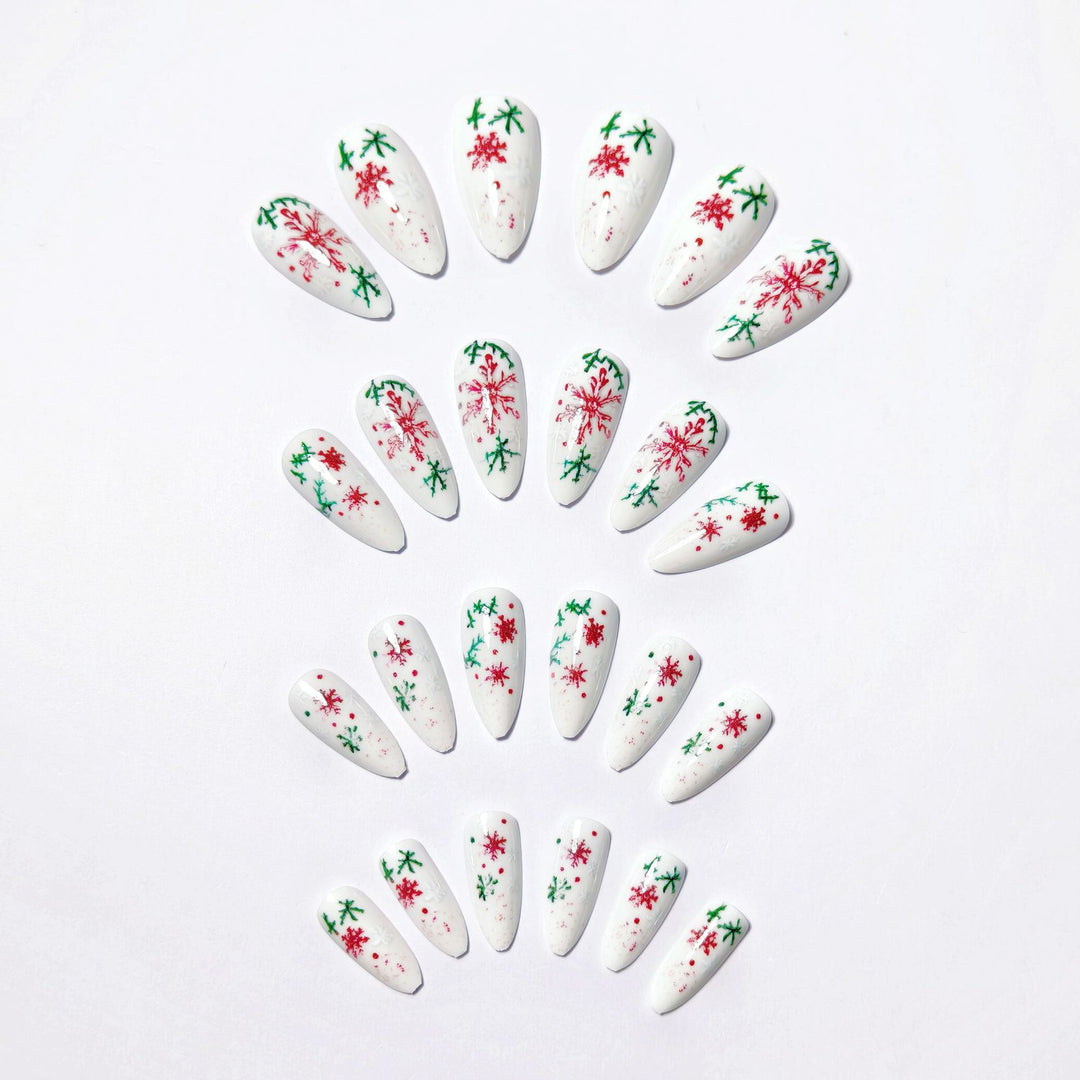 Artificial nails with winter snowflake and Christmas motif Bowlift