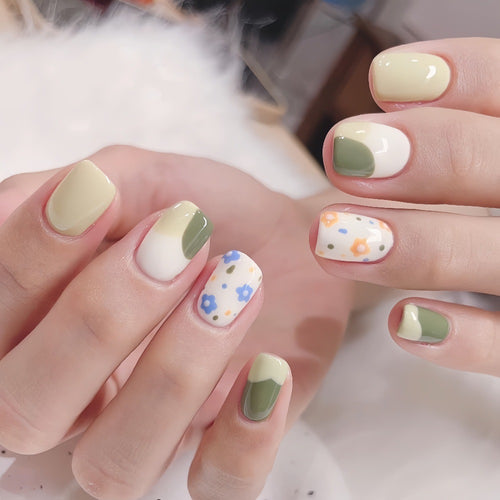 Artificial Nail Set with Playful Flower Patterns Bowlift