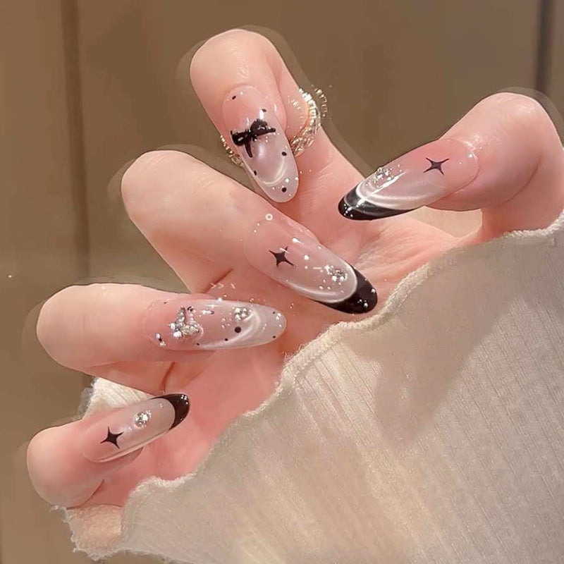 Artificial nail set with festive gift design and elegant glitter accents Bowlift