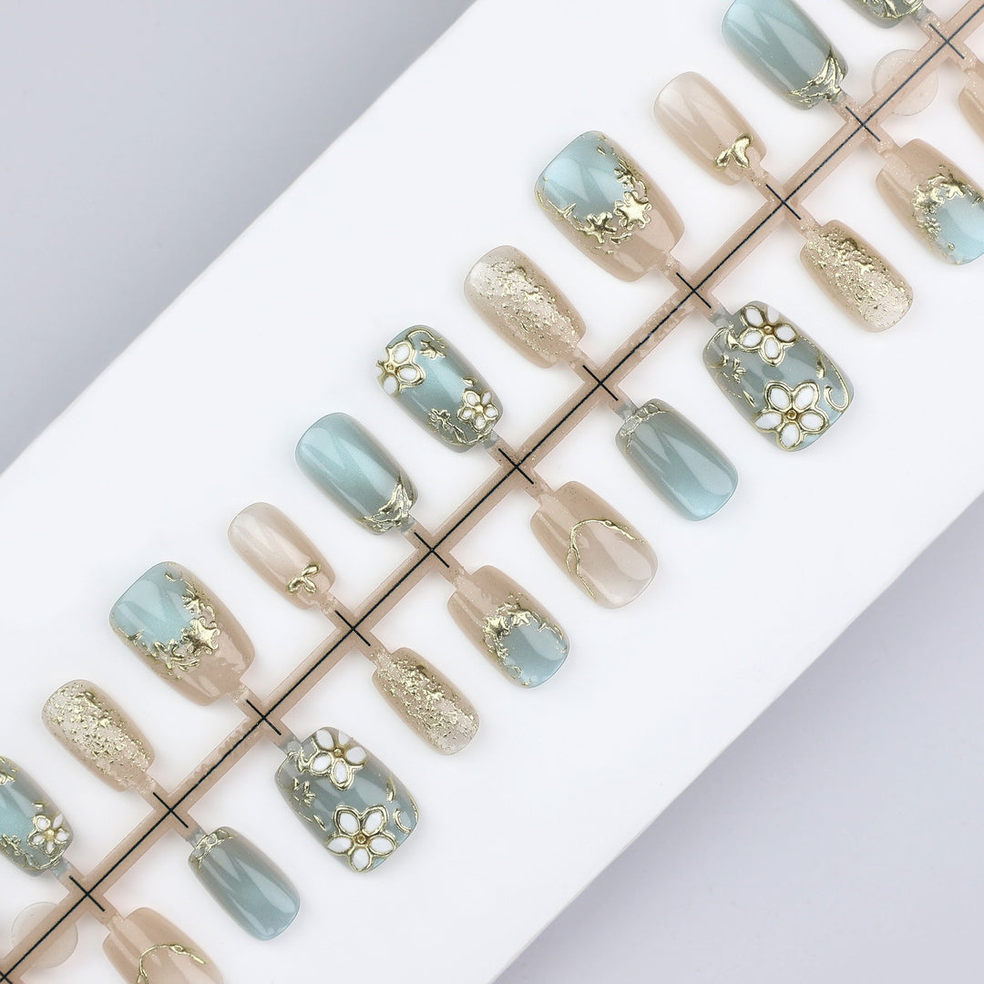 Decorative Floral Press-On Nail Set Bowlift