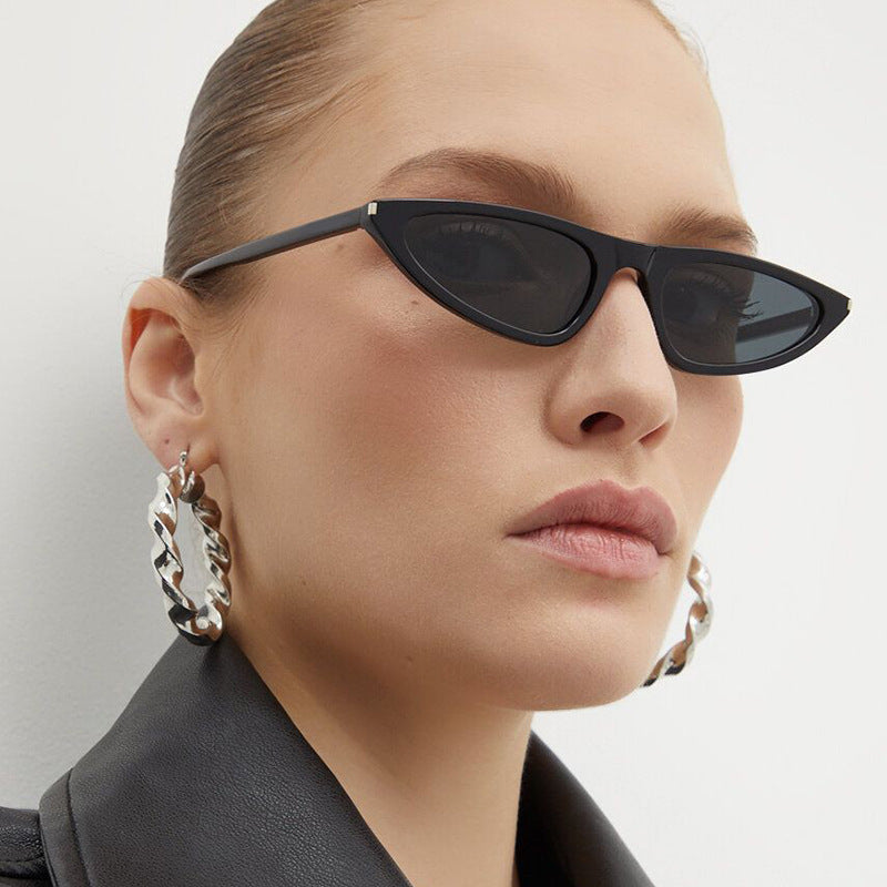 Ladies Cat-Eye Sunglasses with elegant plastic frame and UV protection Bowlift