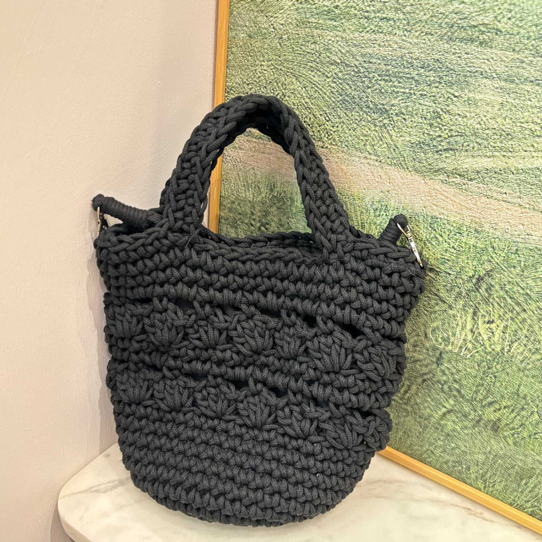 Fashionable handbag with stylish structure pattern Bowlift