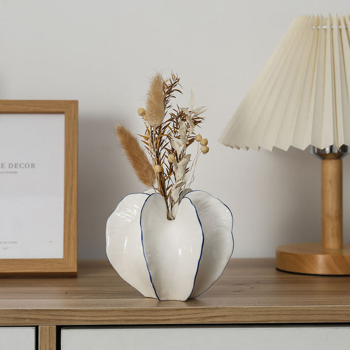 Decorative ceramic bowl in flower design Bowlift