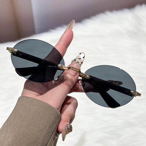 Ladies fashionable and elegant sunglasses with oval design Bowlift