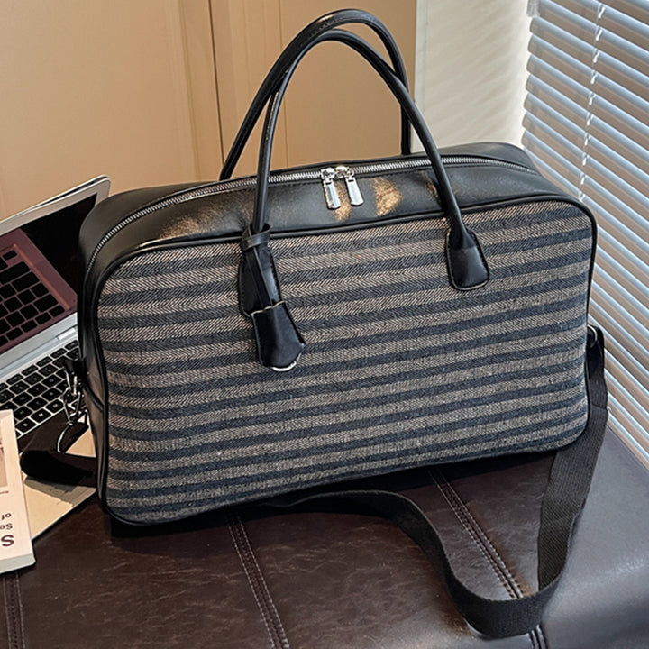 Elegant and Spacious Travel Bag Made of Faux Leather Bowlift