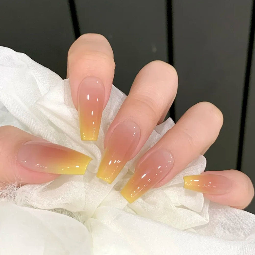 High-gloss artificial nails with rose effect Bowlift