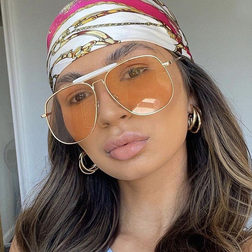 Ladies Pilot Sunglasses with Gold Frame Bowlift