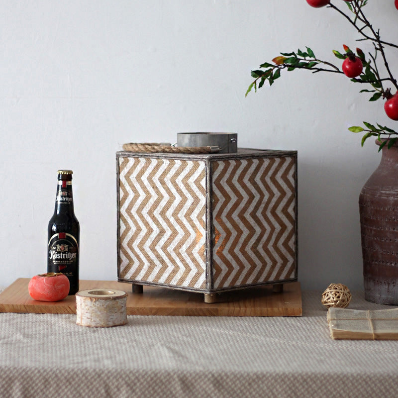 Decorative lantern with zigzag pattern Bowlift