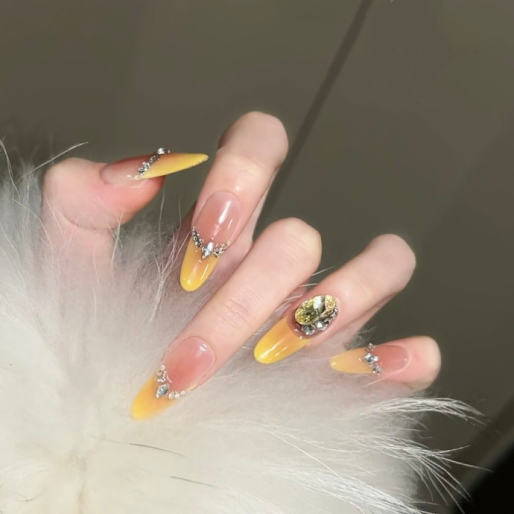 Artificial nails with luxurious glitter and gradient color Bowlift