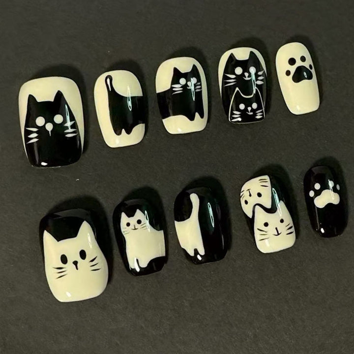 Playful Cat-Themed Press-On Nail Art Bowlift