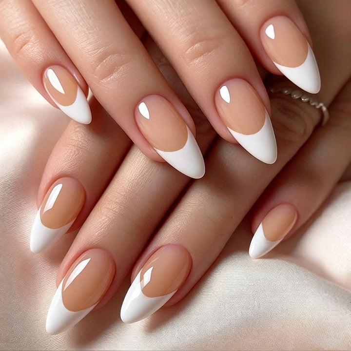 Stylish artificial nails with elegant tips Bowlift
