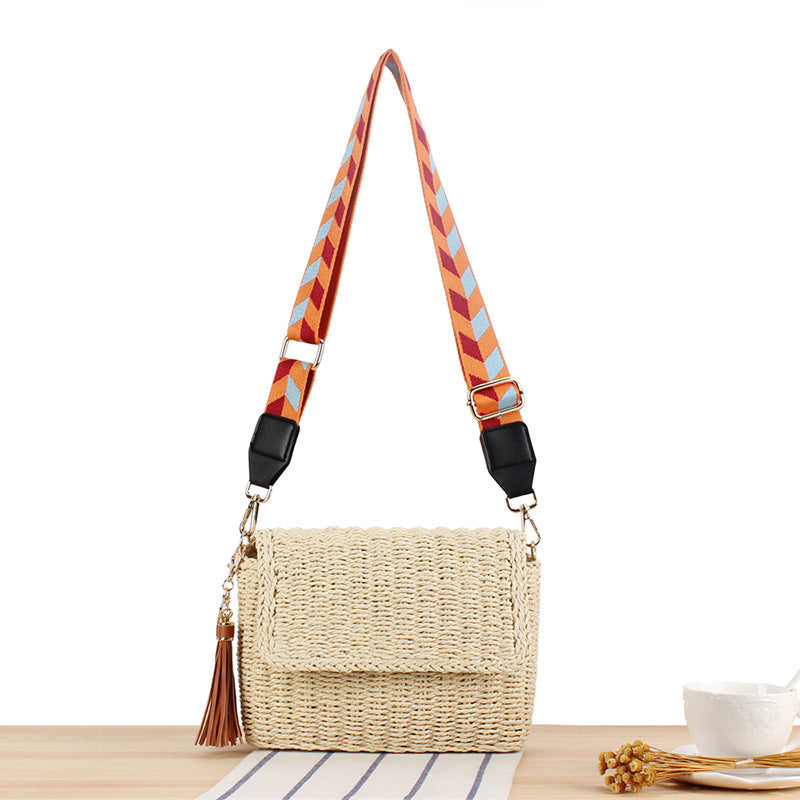 Shoulder bag made of hand-knotted natural material with decorative macramé elements Bowlift