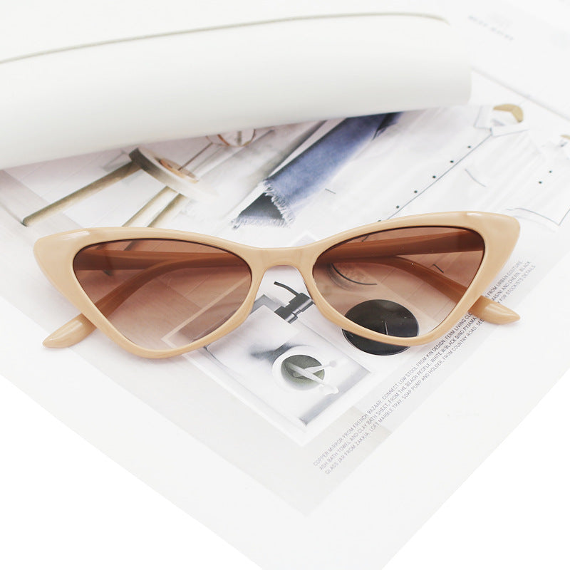 Women's Cat-Eye Sunglasses with Carefully Designed Frame Bowlift