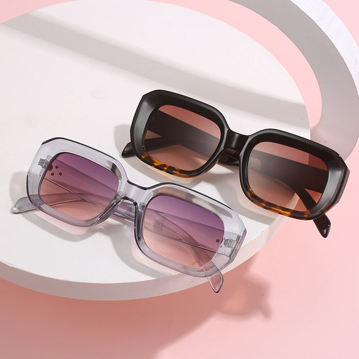 Ladies oversized square sunglasses with trendy design Bowlift
