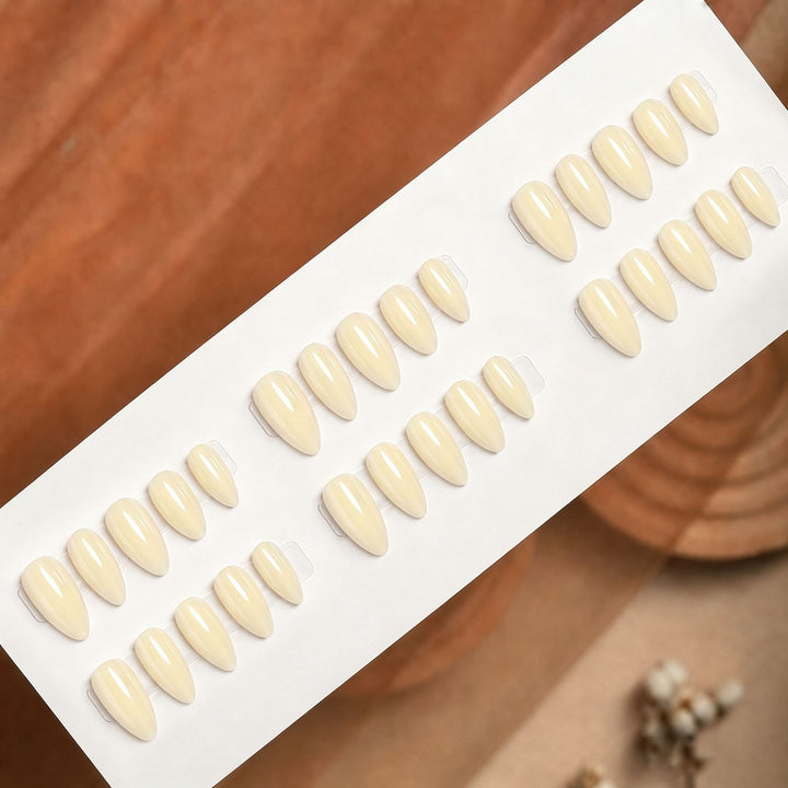 Artificial Nail Set with Innovative French Tip Bowlift