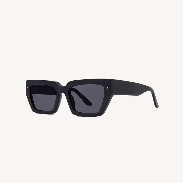 Ladies fashionable sunglasses in trendy, elegant design Bowlift