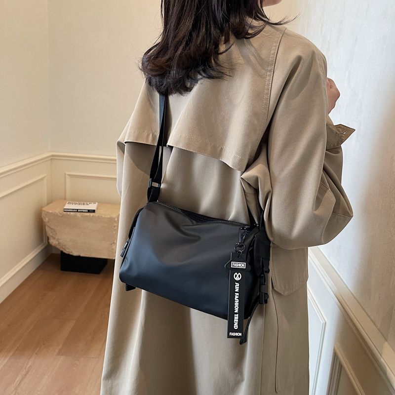 Sleek Multi-Functional Shoulder Bag Bowlift
