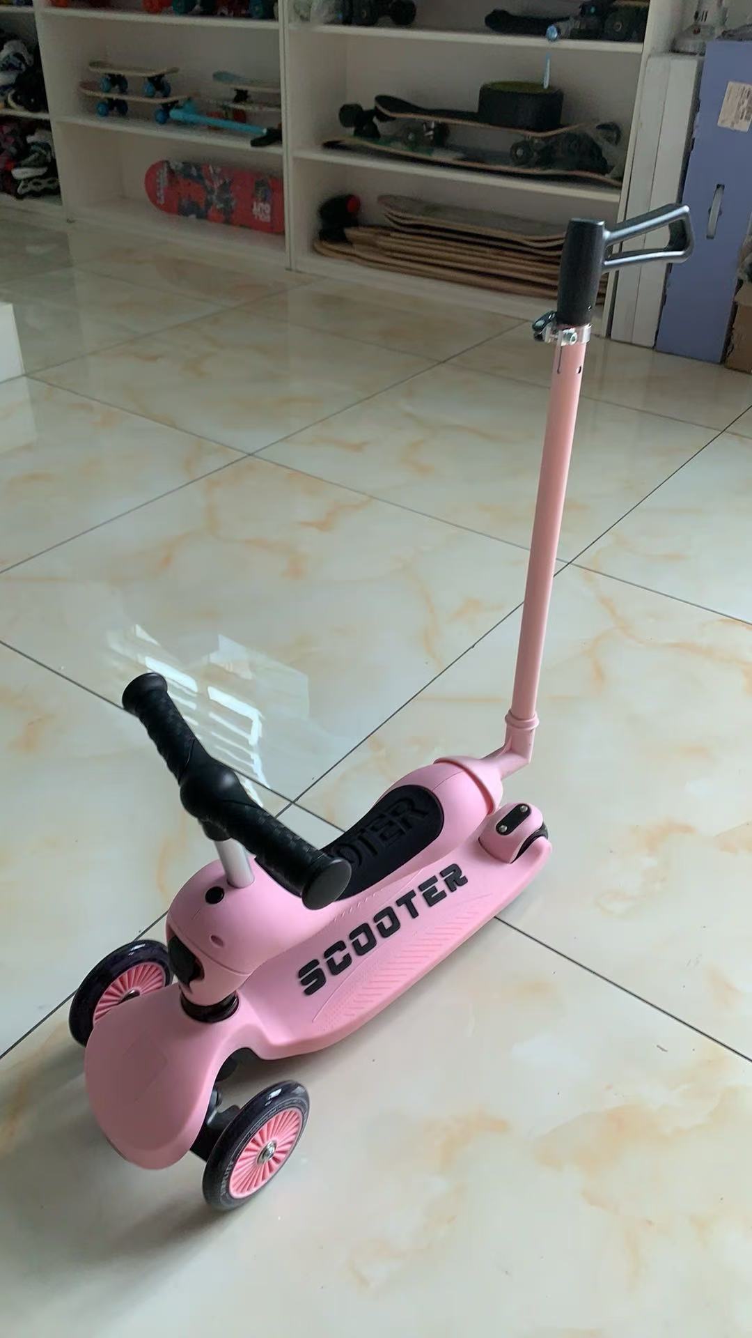 Versatile Three-Wheel Kick Scooter Bowlift