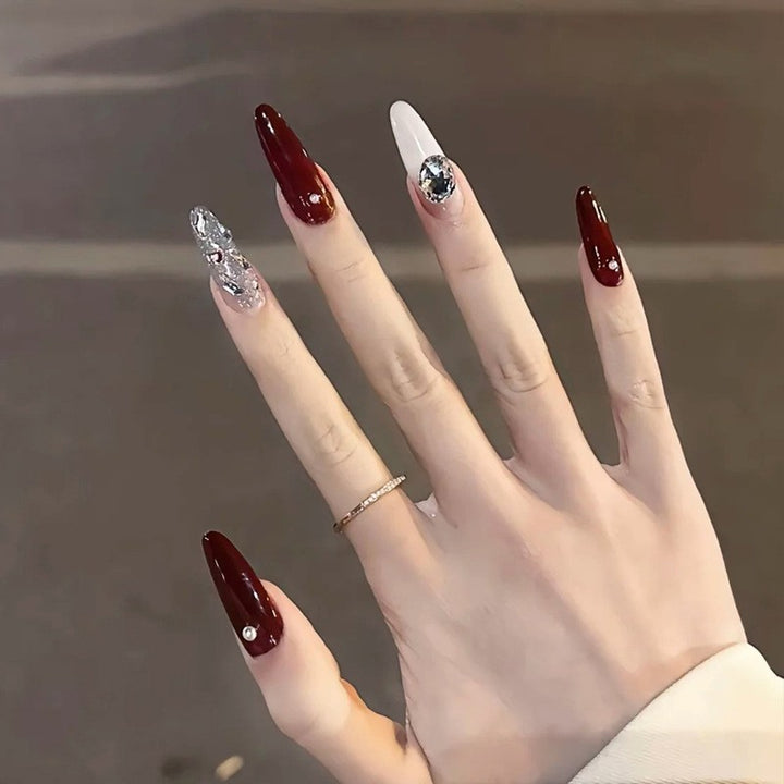 Elegant artificial nails with sparkling gold accents Bowlift