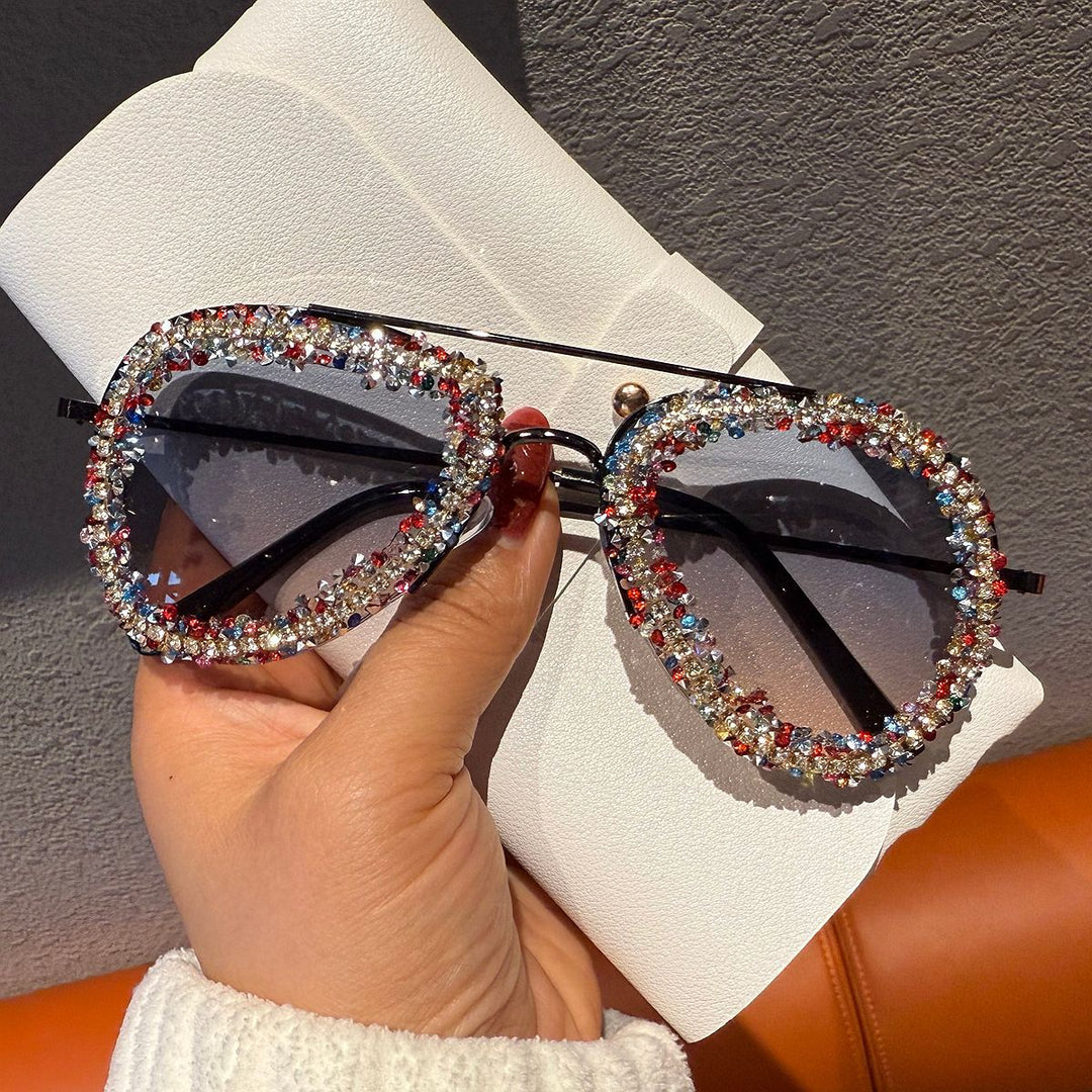 Women's sunglasses with extravagant rhinestone frame Bowlift