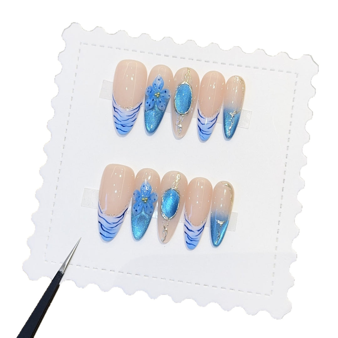 Artificial nails with exquisite flower and glitter patterns Bowlift