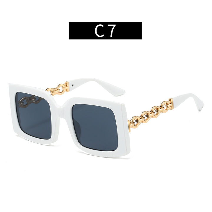 Ladies elegant sunglasses with luxurious chain details Bowlift