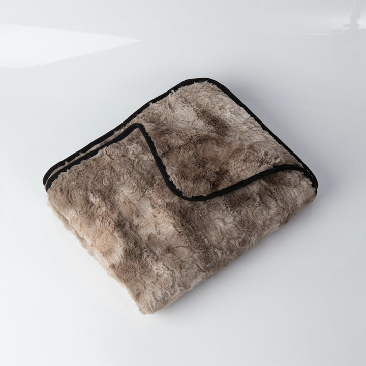Women Cozy Blanket with Velvety Surface Bowlift