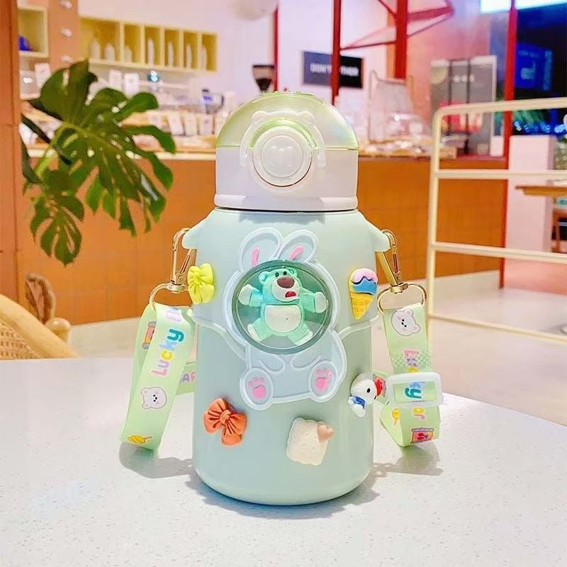 Women's playful and stylish insulated bottle with colorful pendants Bowlift