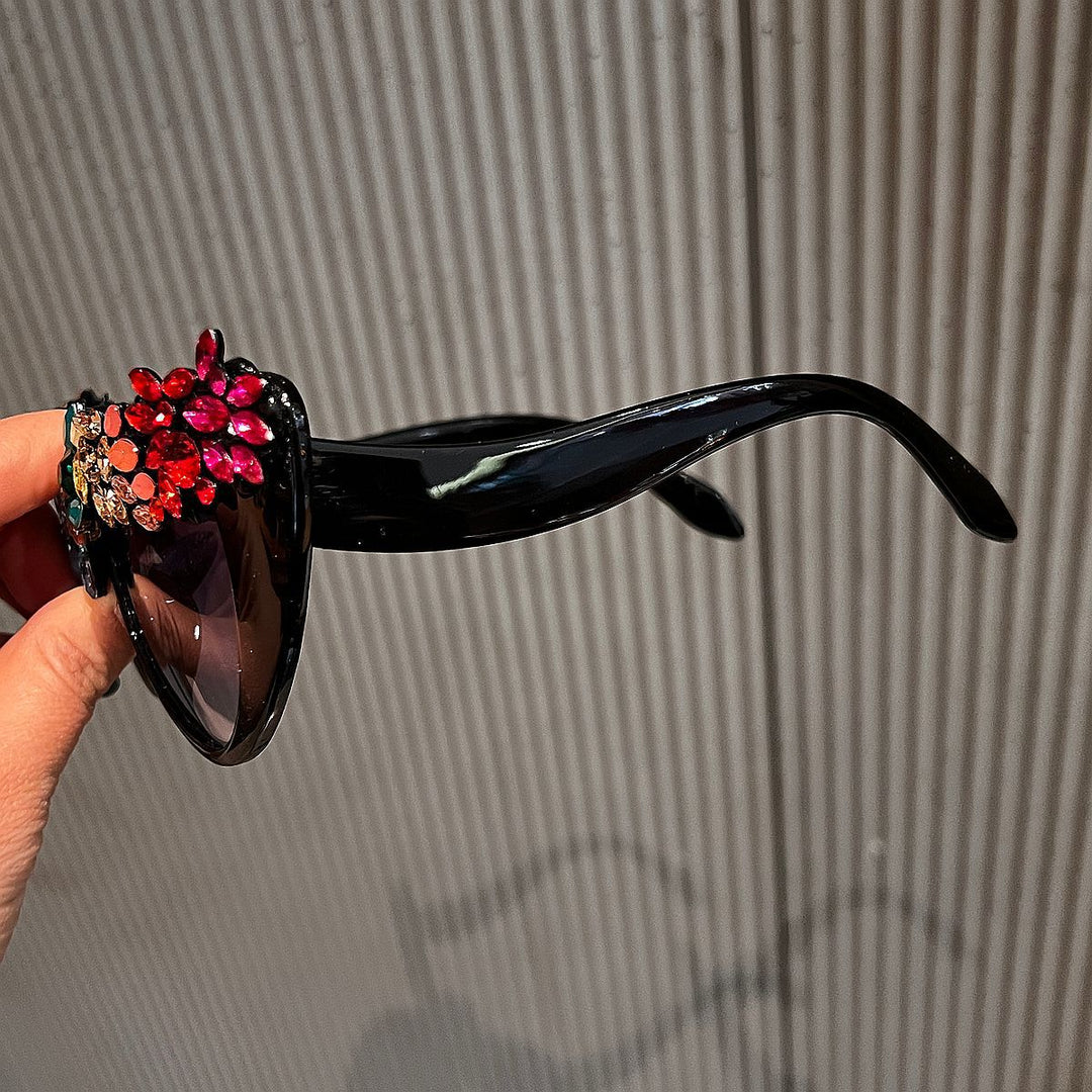 Women Cat-Eye Sunglasses with Luxurious Crystal Decoration Bowlift