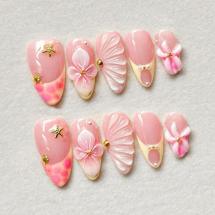 Artificial nail set with elegant rose and gold embellishments Bowlift