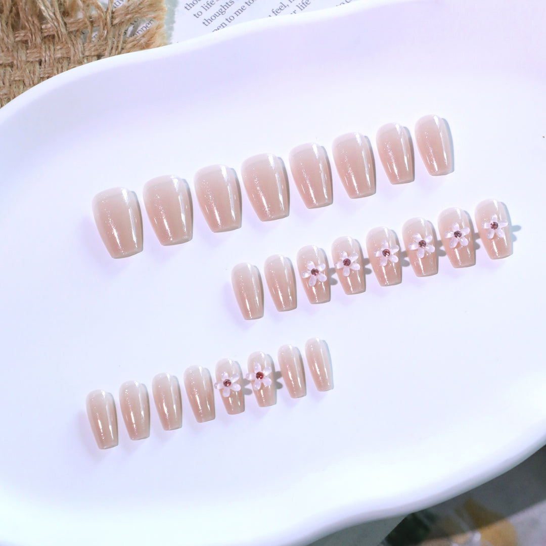 Artful artificial nails with floral accents Bowlift