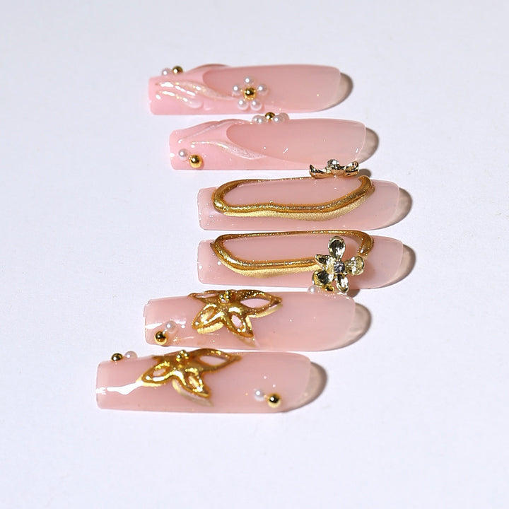 Elegant Artificial Nail Tips with Gold Accents Bowlift