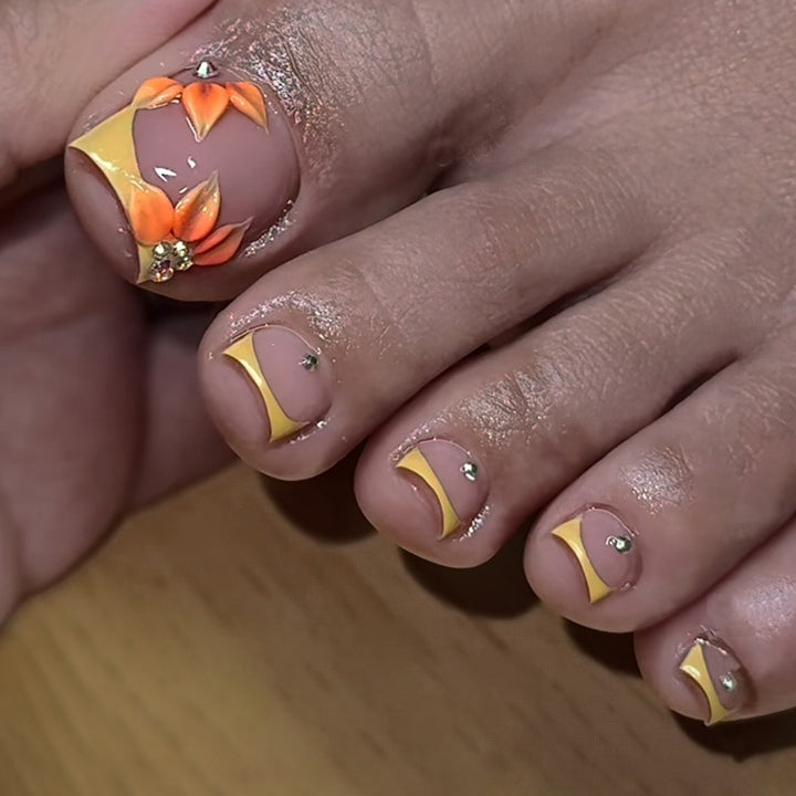 Artificial nail set with floral design and glitter accents Bowlift