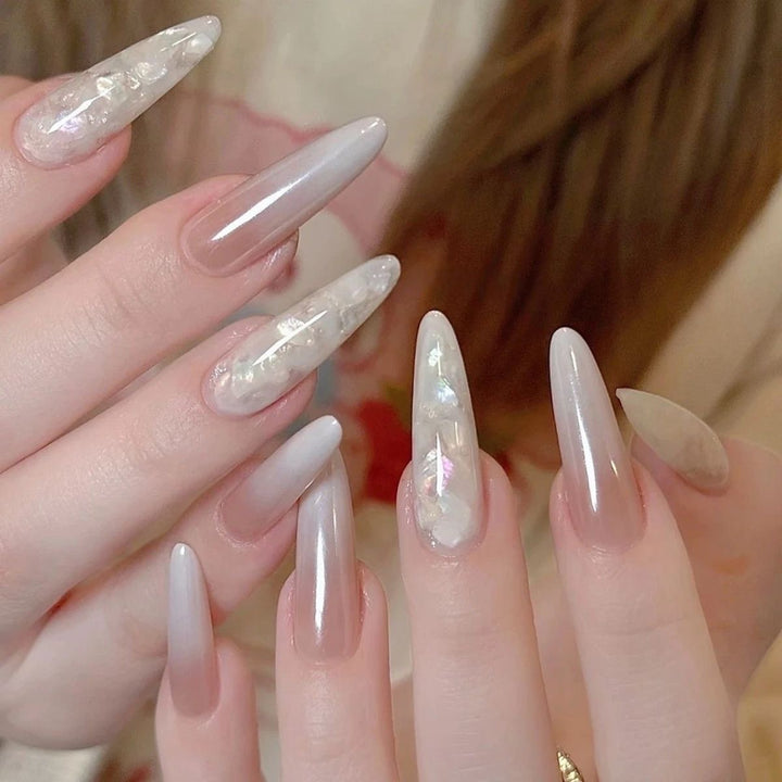 Elegant Press-On Nail Kit with Decorative Elements Bowlift