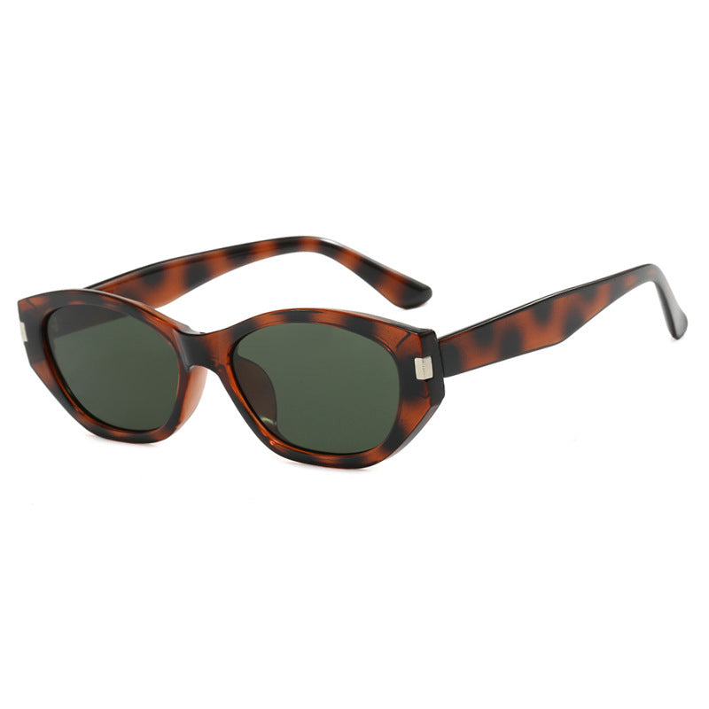 Women's fashionable cat-eye sunglasses with elegant, transparent frame Bowlift