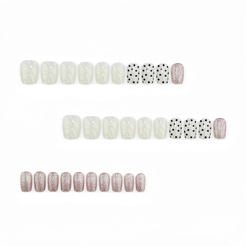 Artificial nails with diverse patterns and glitter effects Bowlift