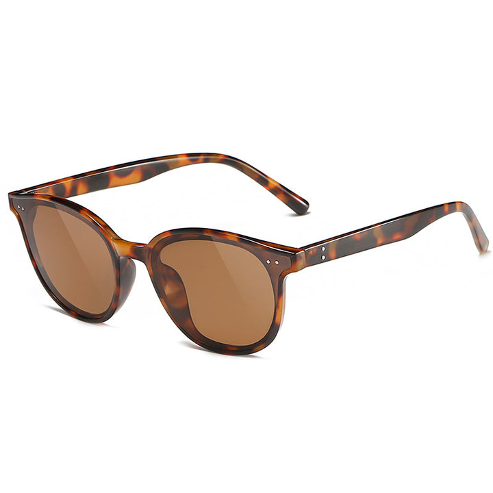 Ladies sunglasses in elegant retro style Bowlift