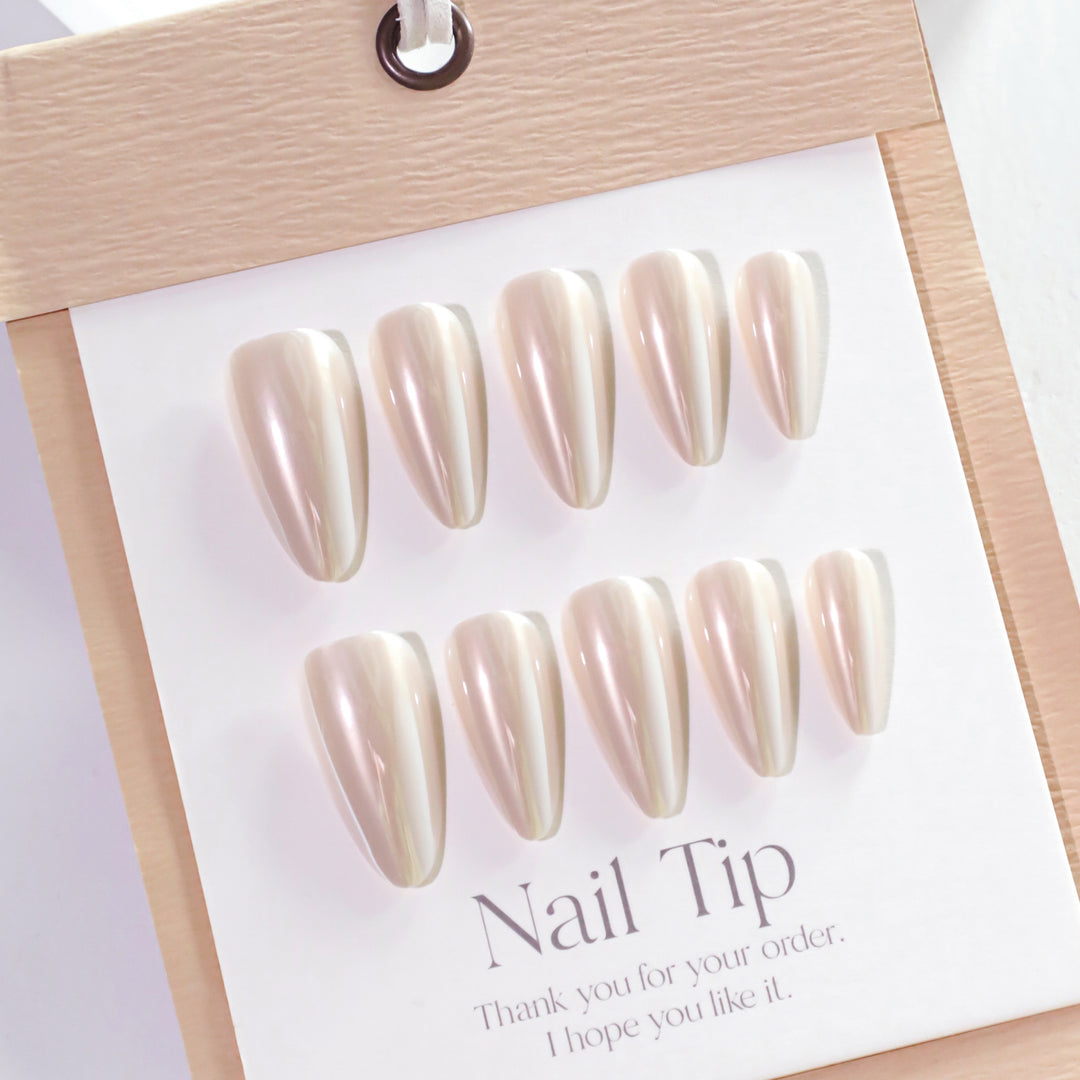 Elegant Stiletto Nails with High Gloss Finish Bowlift
